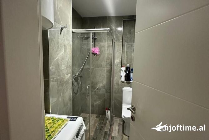 Shtepi ne shitje Apartament ne Tirane, 2+1, Mobilimi E mobiluar, Pagesa 215,000  Euro.