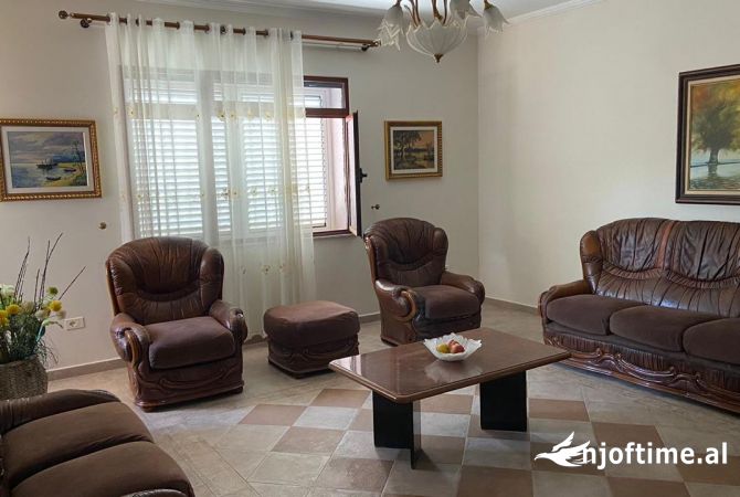 Shtepi me qera Apartament ne Tirane, 2+1, Mobilimi E mobiluar, Pagesa 500  Euro.