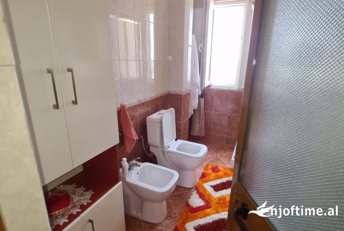 Shtepi ne shitje Apartament ne Durres, 2+1, Mobilimi E mobiluar, Pagesa 120,000  Euro.