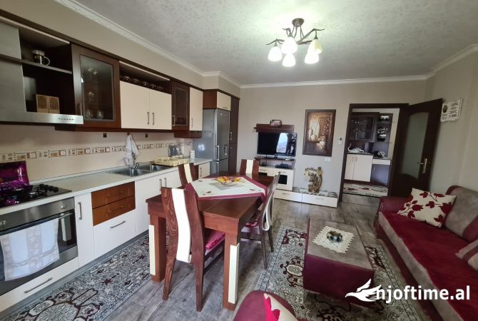 Shtepi ne shitje Apartament ne Durres, 2+1, Mobilimi E mobiluar, Pagesa 120,000  Euro.