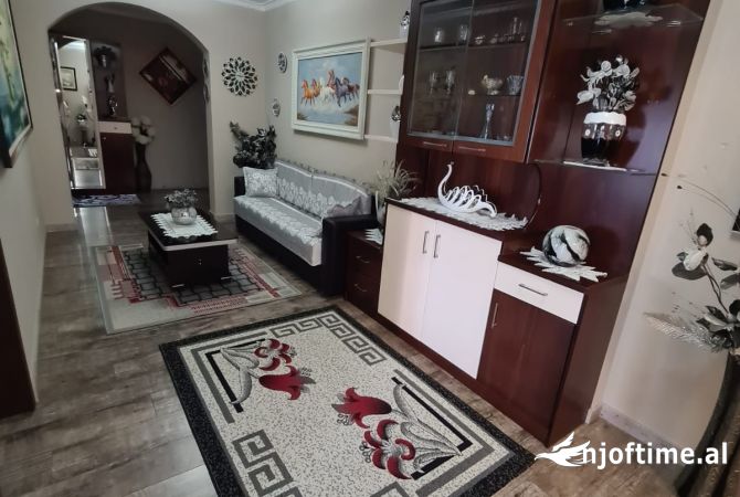 Shtepi ne shitje Apartament ne Durres, 2+1, Mobilimi E mobiluar, Pagesa 120,000  Euro.