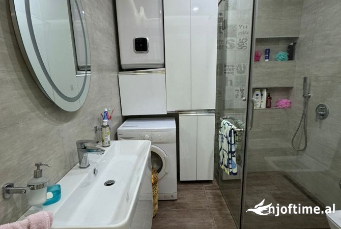 Shtepi ne shitje Apartament ne Tirane, 2+1, Mobilimi E mobiluar, Pagesa 209,000  Euro.