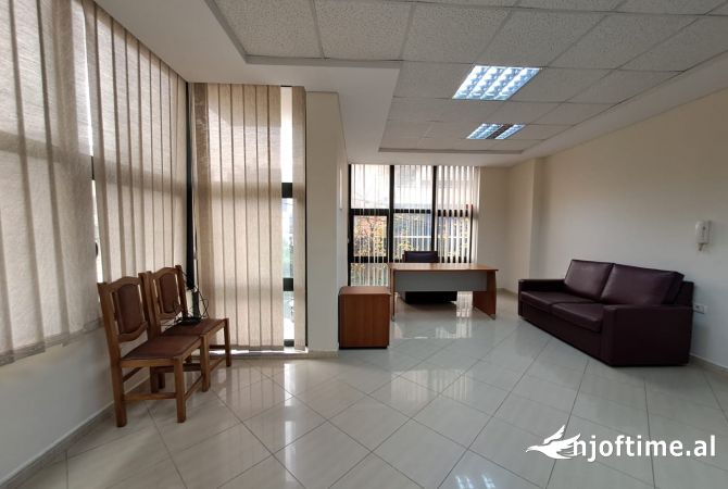 Ambient biznesi me qera 3+1 ne Tirane - 300 Euro