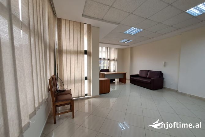 Ambient biznesi me qera 3+1 ne Tirane - 300 Euro