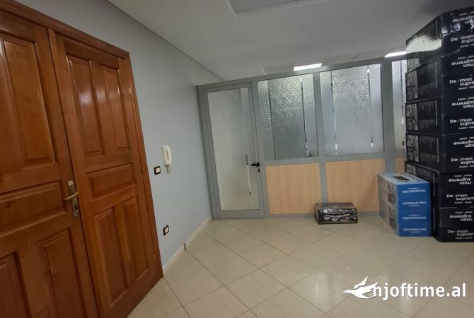 Ambient biznesi me qera 3+1 ne Tirane - 500 Euro