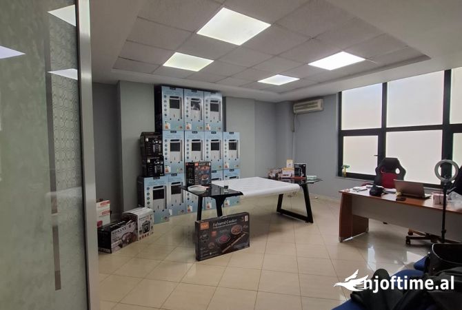 Ambient biznesi me qera 3+1 ne Tirane - 500 Euro