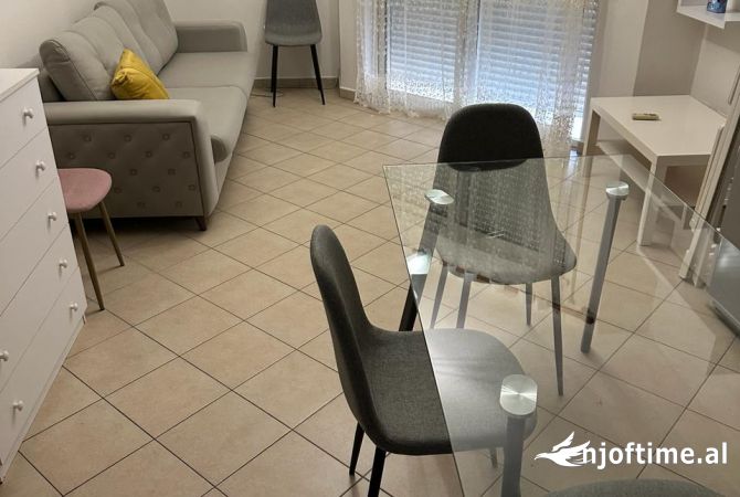 Shtepi me qera Duplex(shtepi me 2 kate) ne Tirane, 2+1, Mobilimi E mobiluar, Pagesa 500  Euro.