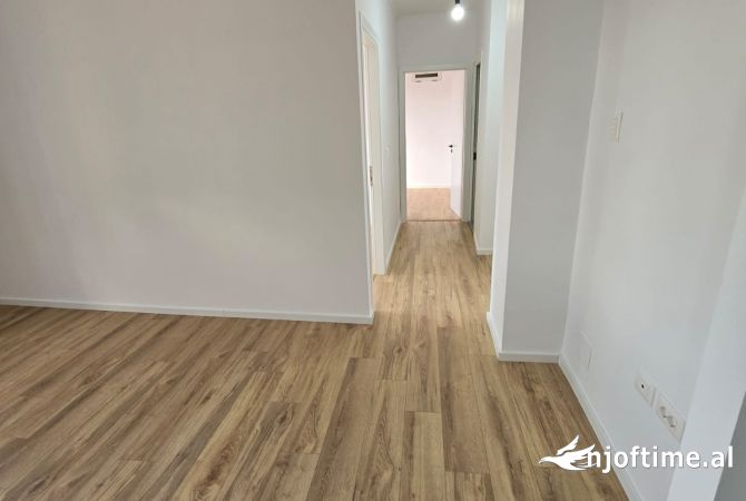Shtepi ne shitje Apartament ne Tirane, 2+1, Mobilimi Bosh, pa mobiluar, Pagesa 132,000  Euro.