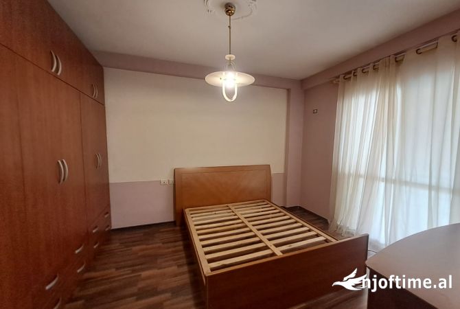 Shtepi me qera Apartament ne Tirane, 1+1, Mobilimi E mobiluar, Pagesa 400  Euro.