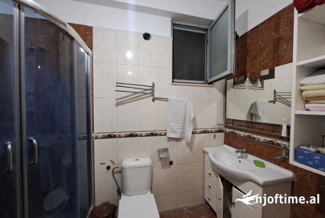 Shtepi ne shitje Apartament ne Tirane, 2+1, Mobilimi Bosh, pa mobiluar, Pagesa 149,000  Euro.