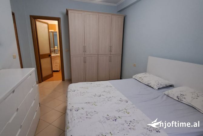 Shtepi ne shitje Apartament ne Tirane, 2+1, Mobilimi Bosh, pa mobiluar, Pagesa 149,000  Euro.