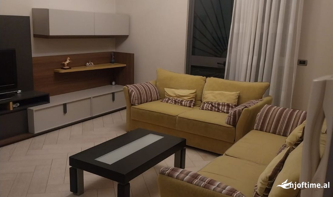 Shtepi me qera Apartament ne Tirane, 1+1, Mobilimi E mobiluar, Pagesa 500  Euro.