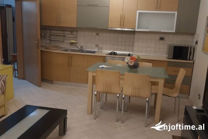 Shtepi me qera Apartament ne Tirane, 1+1, Mobilimi E mobiluar, Pagesa 500  Euro.