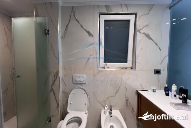 Shtepi me qera Vila Luksoze ne Tirane, 3+1, Mobilimi E mobiluar, Pagesa 4,000  Euro.