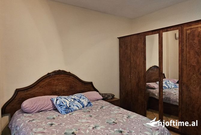 Shtepi ne shitje Apartament ne Tirane, 2+1, Mobilimi E mobiluar, Pagesa 224,000  Euro.