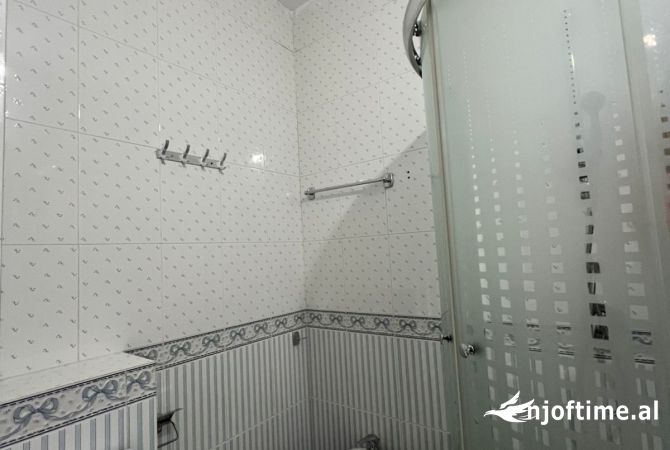 Shtepi me qera Apartament ne Tirane, 1+1, Mobilimi E mobiluar, Pagesa 550  Euro.