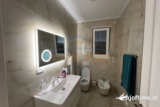 Shtepi me qera Vila Luksoze ne Durres, 3+1, Mobilimi E mobiluar, Pagesa 3,200  Euro.