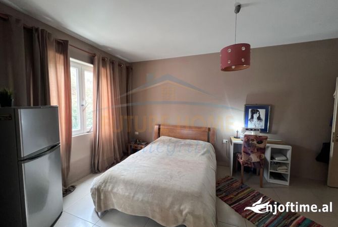 Shtepi ne shitje Apartament ne Tirane, 2+1, Mobilimi Pjeserisht e mobiluar, Pagesa 180,000  Euro.