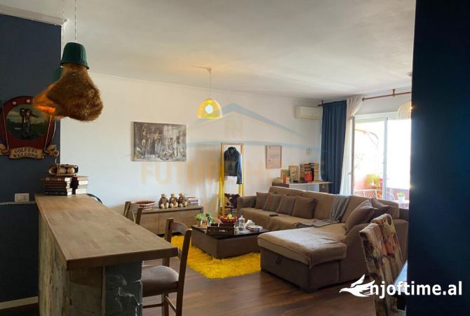 Shtepi ne shitje Apartament ne Tirane, 2+1, Mobilimi Pjeserisht e mobiluar, Pagesa 180,000  Euro.