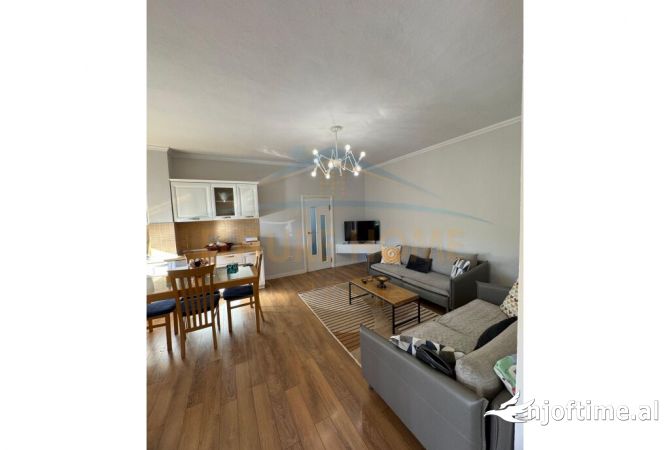 Shtepi ne shitje Apartament ne Tirane, 2+1, Mobilimi E mobiluar, Pagesa 160,000  Euro.