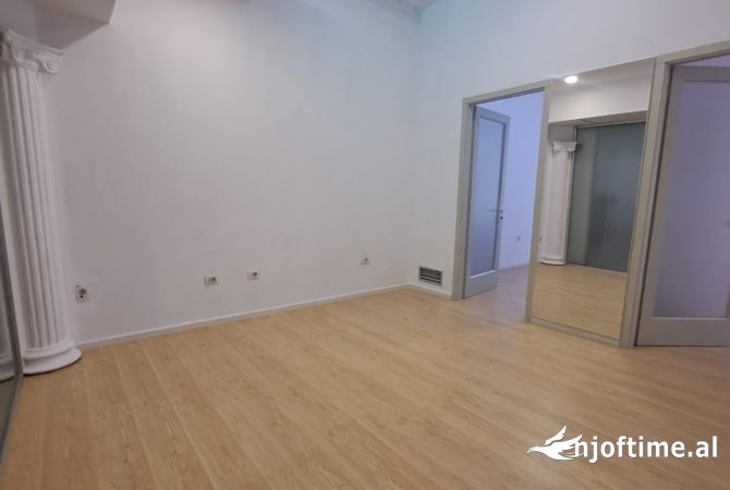 Ambient biznesi me qera 3+1 ne Tirane - 150,000 Leke