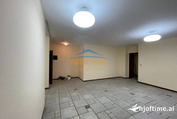 Ambient biznesi me qera 3+1 ne Tirane - 1,000 Euro
