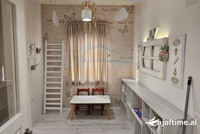 Shtepi ne shitje Apartament ne Tirane, 2+1, Mobilimi E mobiluar, Pagesa 179,000  Euro.