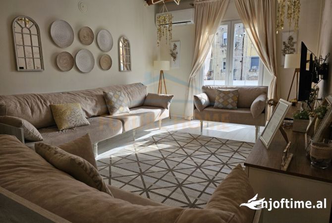 Shtepi ne shitje Apartament ne Tirane, 2+1, Mobilimi E mobiluar, Pagesa 179,000  Euro.