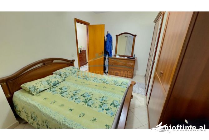 Shtepi ne shitje Apartament ne Tirane, 1+1, Mobilimi Bosh, pa mobiluar, Pagesa 143,000  Euro.