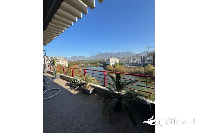 Shtepi me qera 2+1 ne Tirane - 2,500 Euro