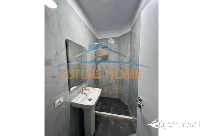 Shtepi ne shitje Apartament ne Tirane, Garsoniere, Mobilimi E mobiluar, Pagesa 82,000  Euro.