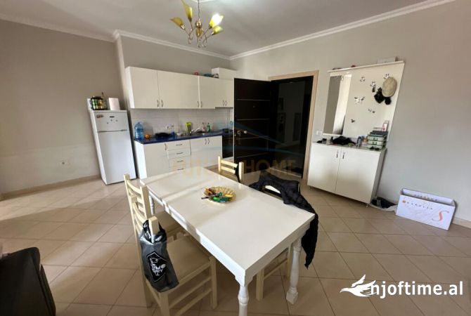 Shtepi ne shitje Apartament ne Tirane, 2+1, Mobilimi Bosh, pa mobiluar, Pagesa 150,000  Euro.