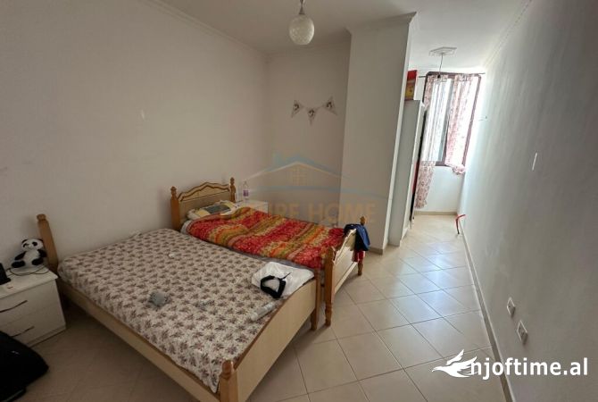 Shtepi ne shitje Apartament ne Tirane, 2+1, Mobilimi Bosh, pa mobiluar, Pagesa 150,000  Euro.