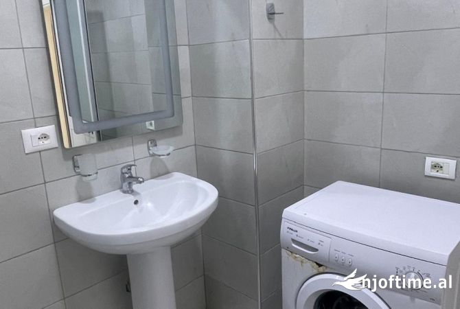 Shtepi me qera Apartament ne Tirane, 1+1, Mobilimi E mobiluar, Pagesa 40,000  Leke.