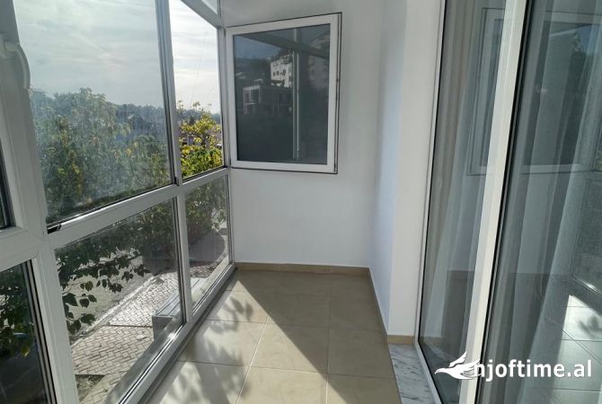 Shtepi me qera Apartament ne Tirane, 1+1, Mobilimi E mobiluar, Pagesa 40,000  Leke.