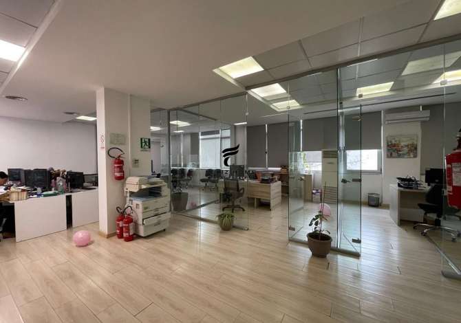 Ambient biznesi me qera 3+1 ne Tirane - 4,000 Euro