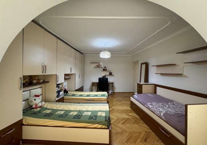 Shtepi me qera Apartament ne Tirane, 2+1, Mobilimi E mobiluar, Pagesa 80,000  Leke.