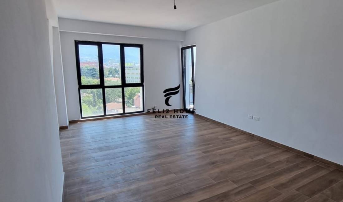 AMBIENT BIZNESI ME QERA 230 M2 FARMACIA 10 1.500 EURO