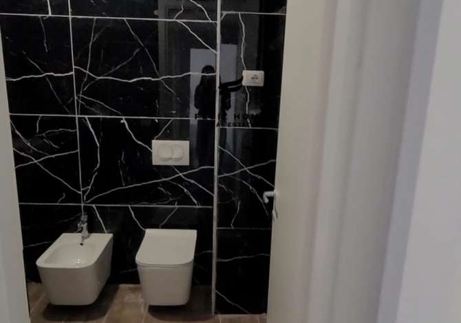 Shtepi ne shitje Apartament ne Tirane, 2+1, Mobilimi Bosh, pa mobiluar, Pagesa 257,000  Euro.