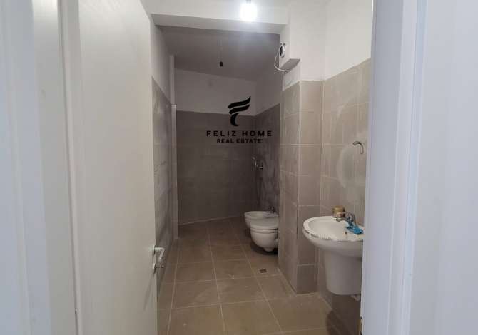 ZYRE ME QERA 95 M2 RRUGA E BARRIKADAVE 600 EURO