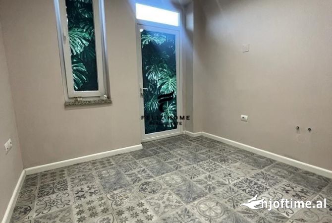Ambient biznesi me qera 3+1 ne Tirane - 750 Euro