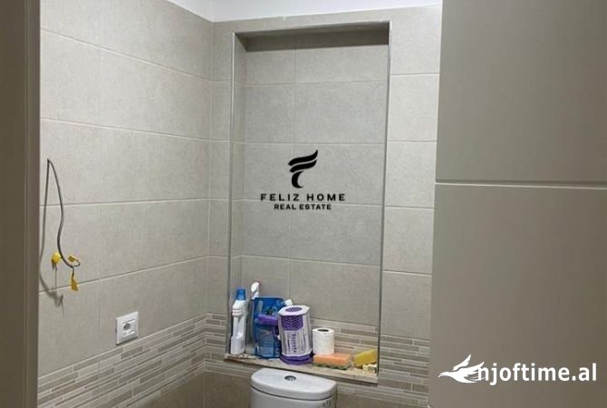 Shtepi ne shitje Apartament ne Tirane, 3+1, Mobilimi E mobiluar, Pagesa 200,000  Euro.