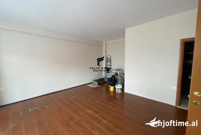 Ambient biznesi me qera 3+1 ne Tirane - 800 Euro