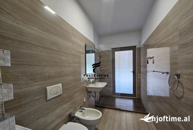 Shtepi me qera Apartament ne Tirane, 3+1, Mobilimi E mobiluar, Pagesa 1,000  Euro.
