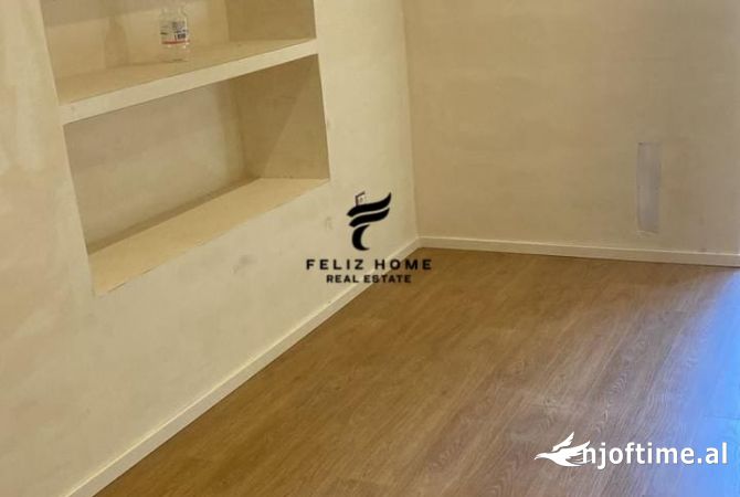 ZYRE ME QERA 63 M2 RRUGA E KAVAJES 950 EURO