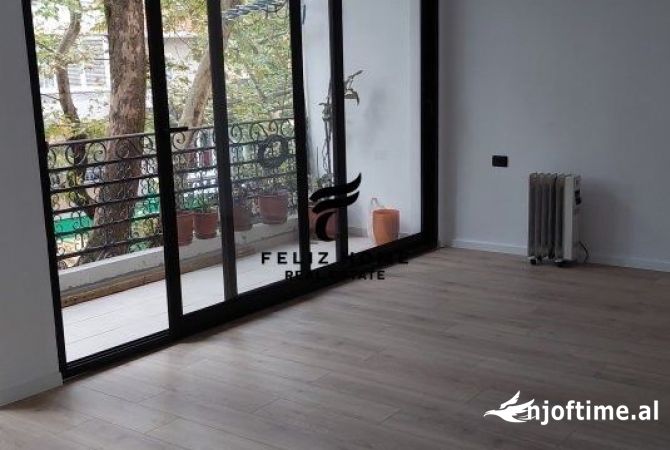 Ambient biznesi me qera 3+1 ne Tirane - 1,200 Euro