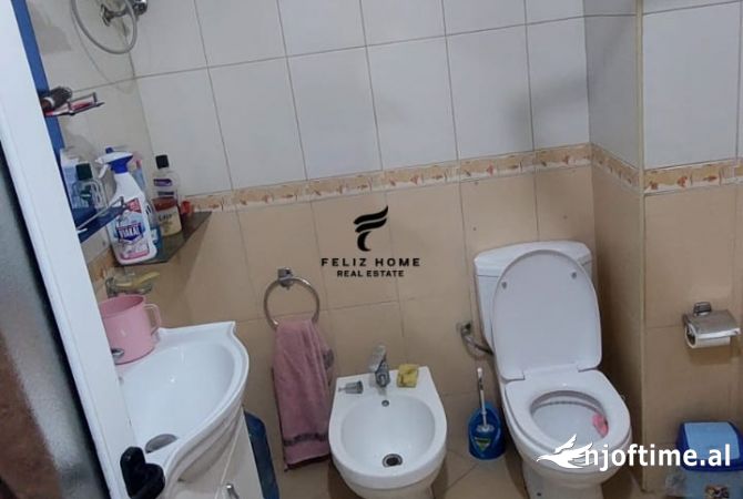 Shtepi ne shitje Apartament ne Tirane, 2+1, Mobilimi E mobiluar, Pagesa 125,500  Euro.