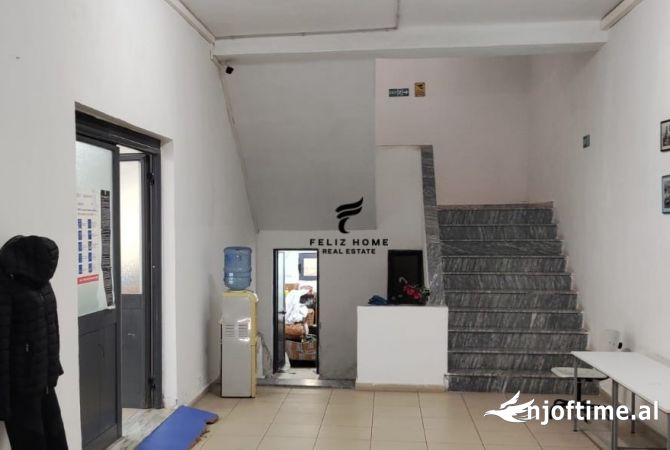 Ambient biznesi me qera 4+1 ne Tirane - 2,900 Euro