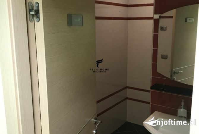 Shtepi ne shitje Apartament ne Tirane, 3+1, Mobilimi E mobiluar, Pagesa 500,000  Euro.