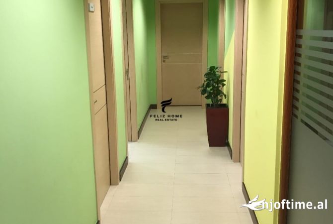 Shtepi ne shitje Apartament ne Tirane, 3+1, Mobilimi E mobiluar, Pagesa 500,000  Euro.